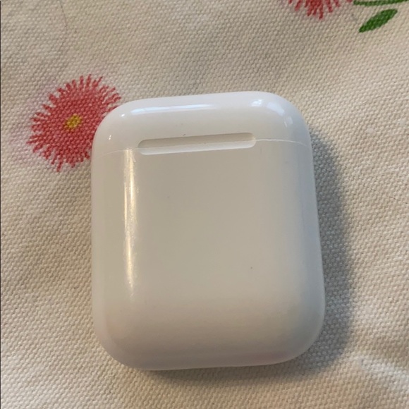 Apple Other - Apple charger 4 AirPods wireless ear pods 1st gen
